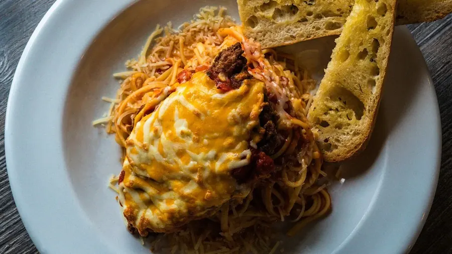 Chicken parmesan on spaghetti with garlic bread